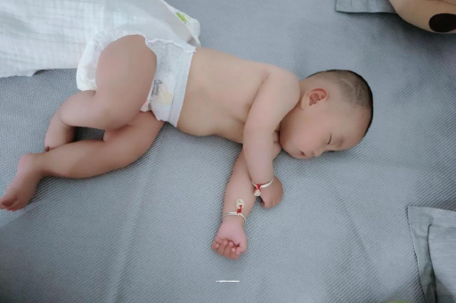 沂源怎样教宝宝爬